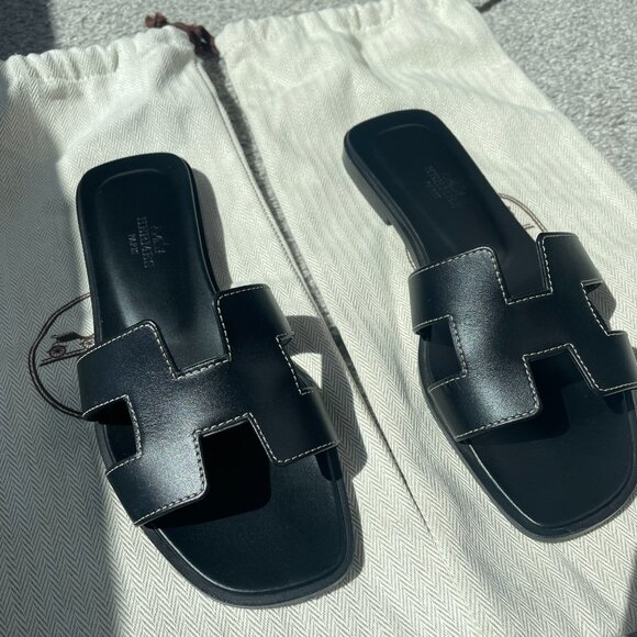 Hermes Oran Sandal in Black Leather - Picture 3 of 12